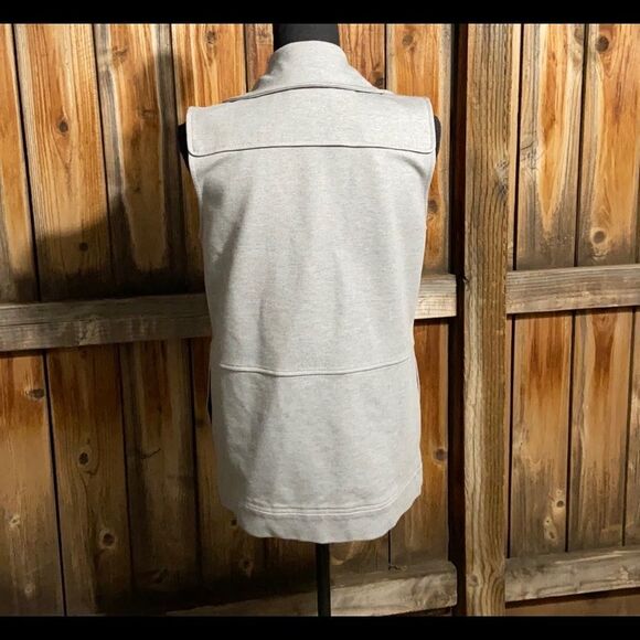 Guess vest gray sleeveless zipper snaps pockets Sz Small NWOT - Picture 7 of 7